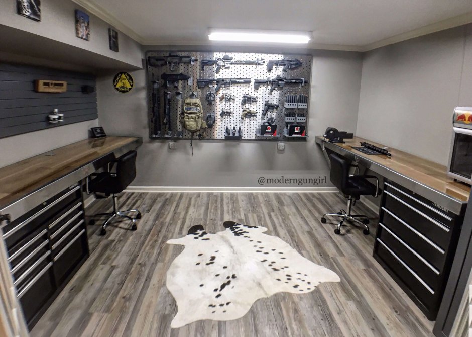 Интерьер комнаты для оружия