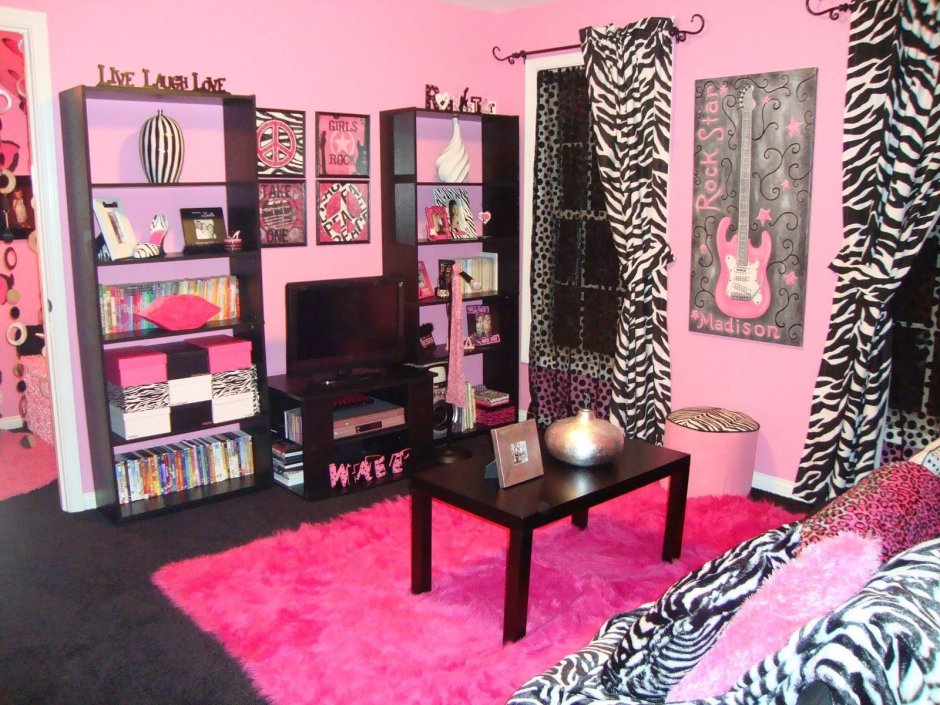Черно розовая комната