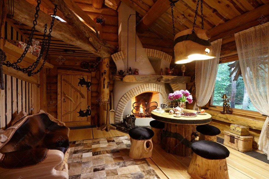 Сказочный интерьер в деревянном доме