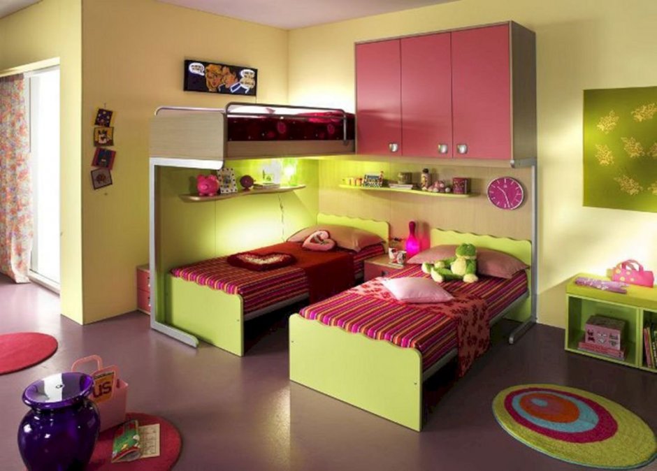 Дизайн детской комнаты для 4 девочек в доме