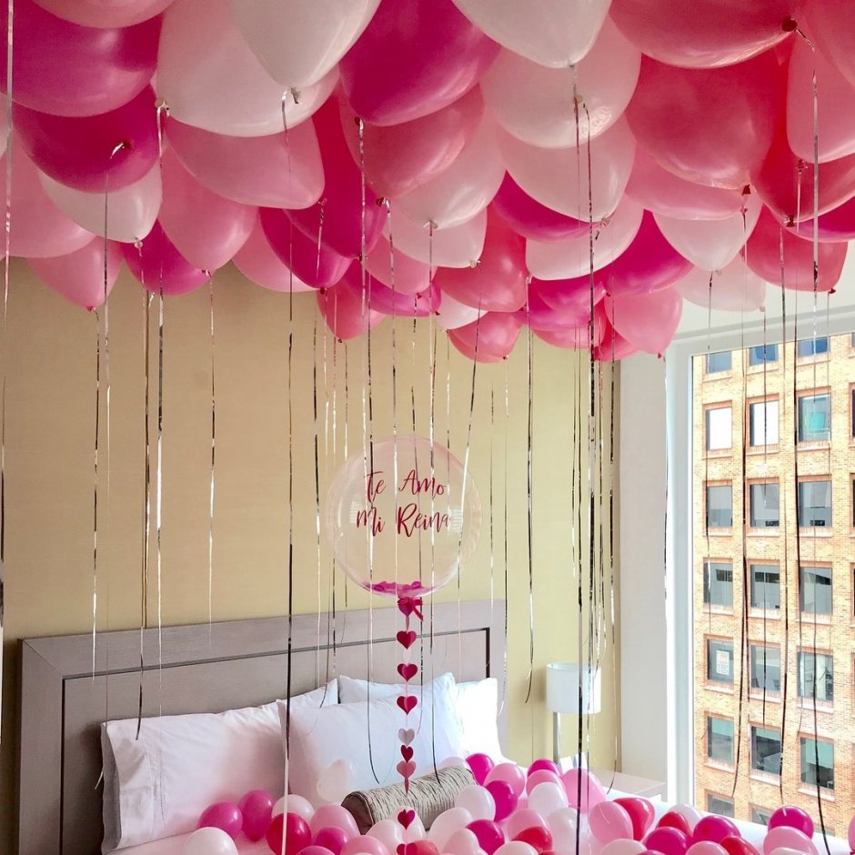 Розовые шары под потолок
