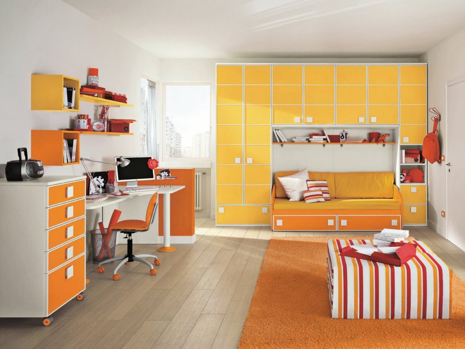 Детская комната в оранжевом цвете