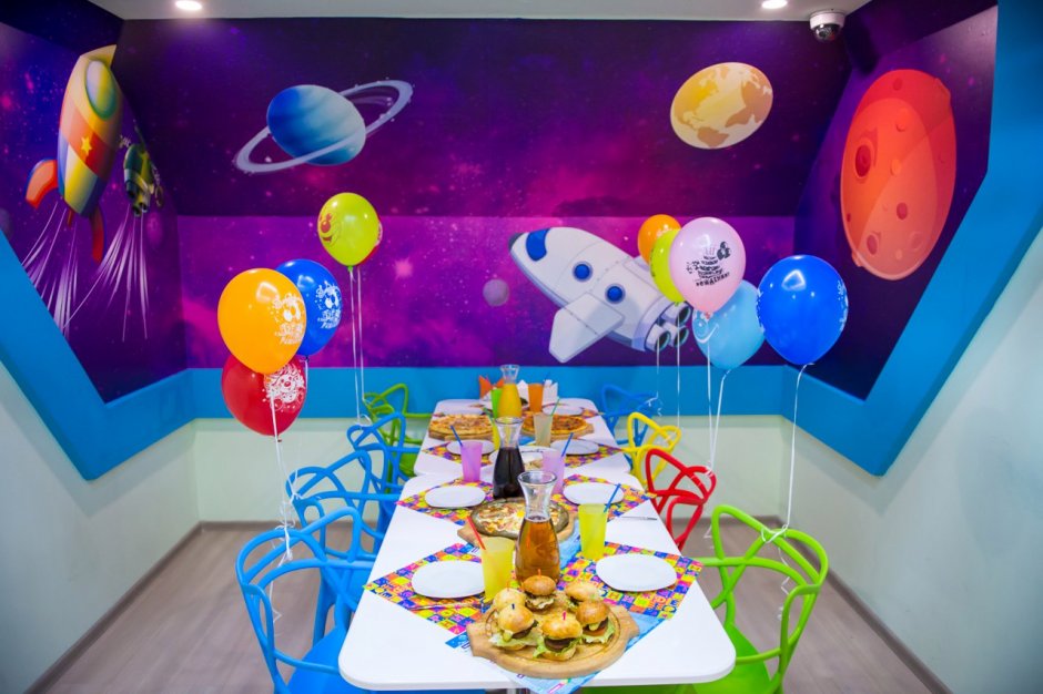 Украсить комнату для праздника в стиле космос