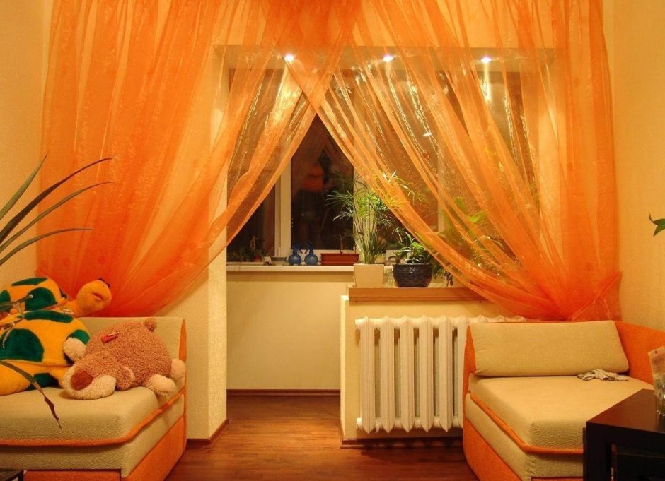 Оранжевые шторы в детскую