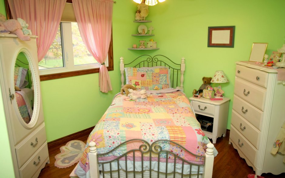 Зеленая спальня для девочки
