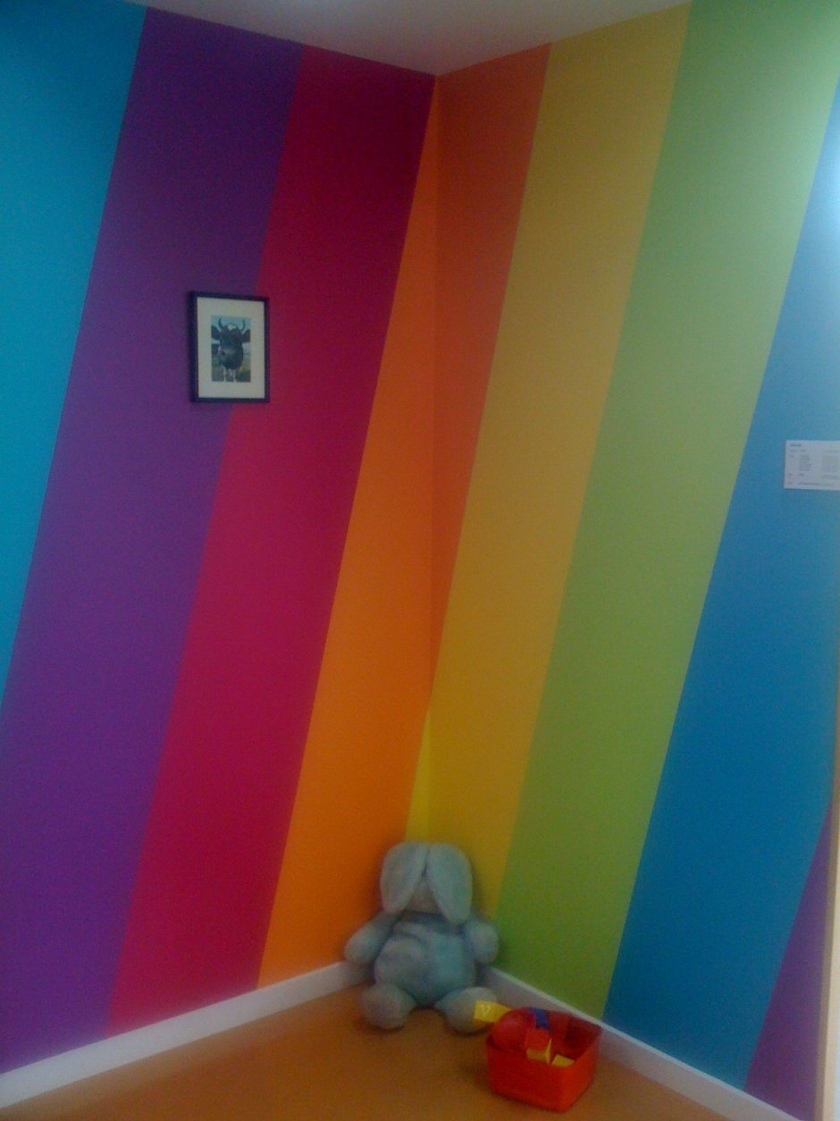 Стены в цвет радуги