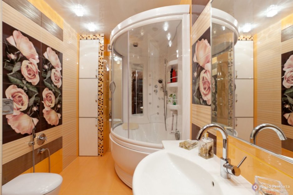 Интерьер ванной комнаты из ПВХ панелей с душевой кабиной