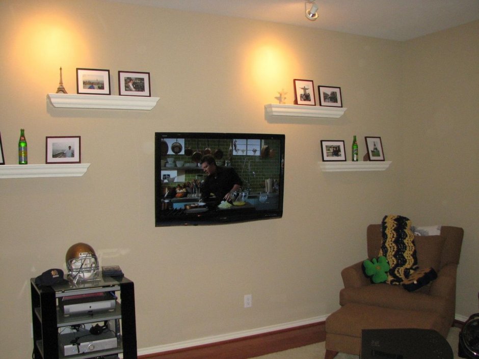 Размещение ТВ на стене в комнате