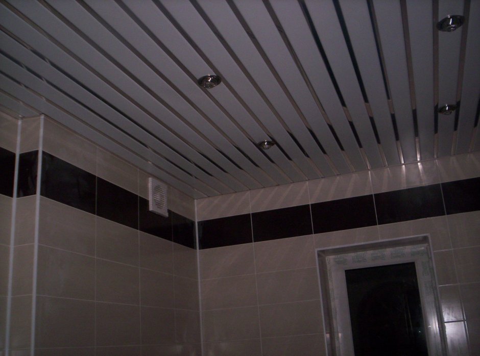 Алюминиевые потолки в ванную