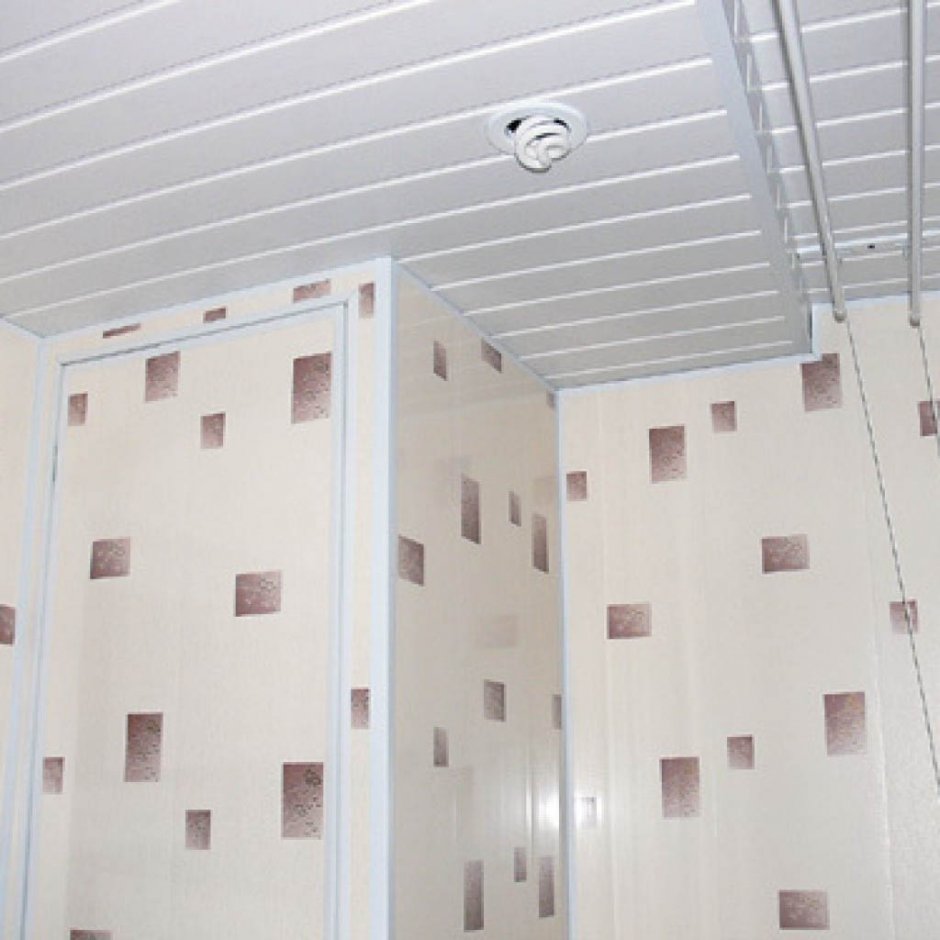 Обшивка потолка в ванной пластиковыми панелями