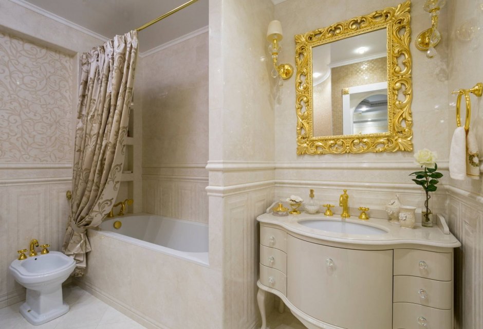 Ванные комнаты с золотом