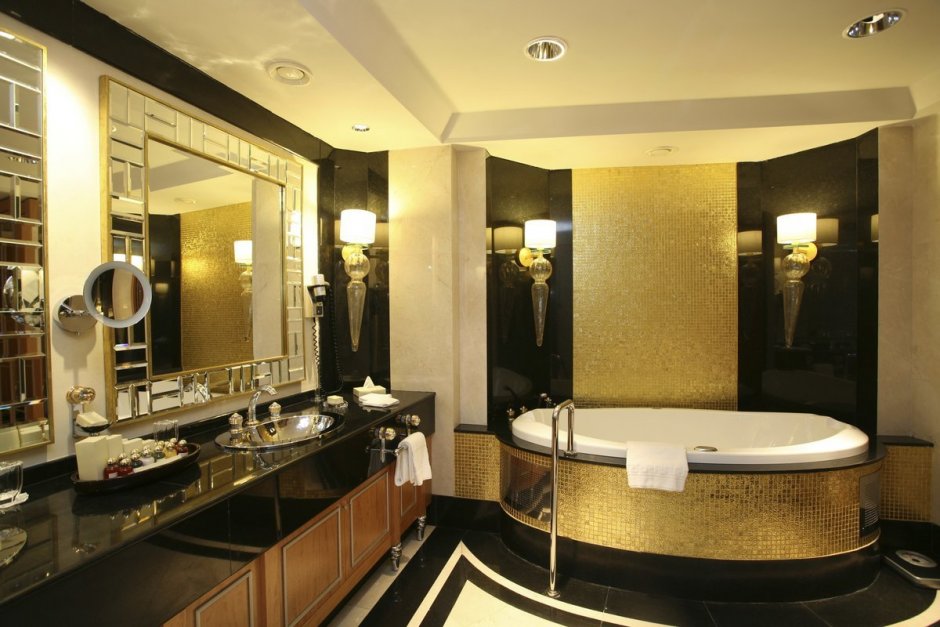 Ванная комната в золотом цвете