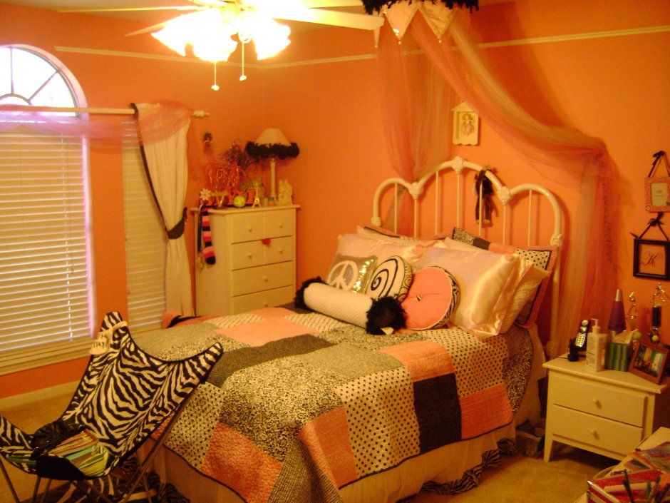 Оранжевая комната для девочки