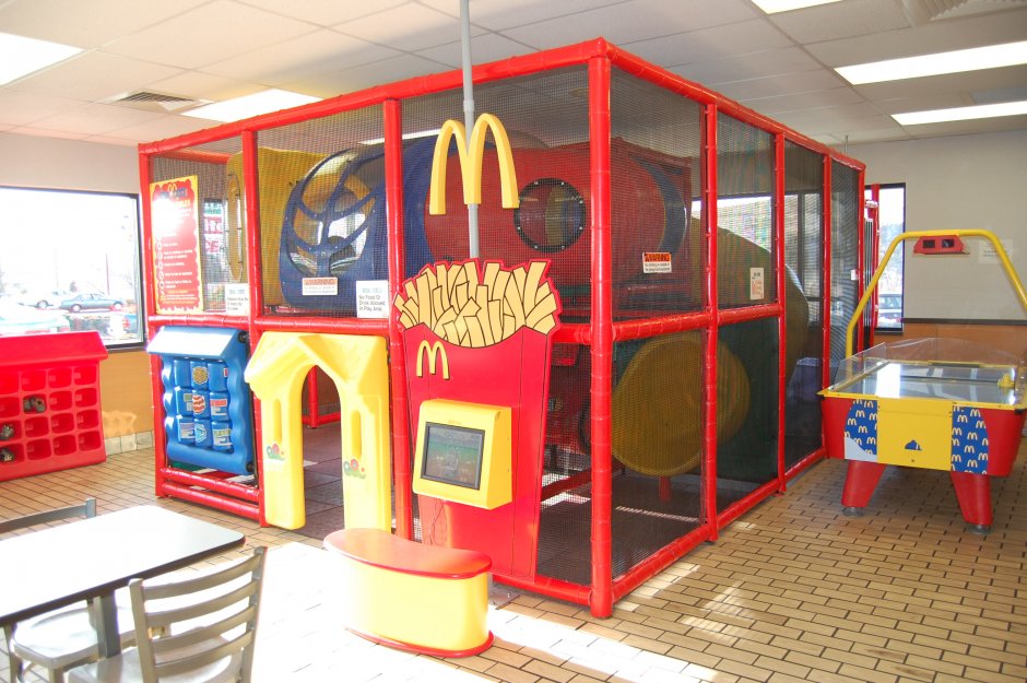 Игровые комнаты для детей в Макдональдсе