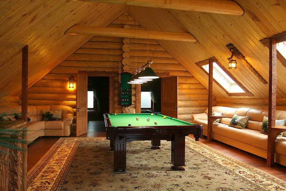 Бильярдная комната в деревянном доме