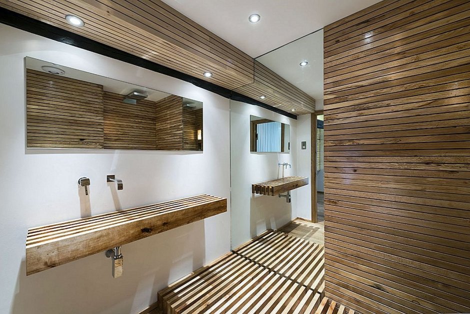 Деревянные рейки в интерьере ванной