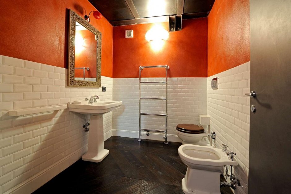 Интерьер туалета в оранжевом цвете