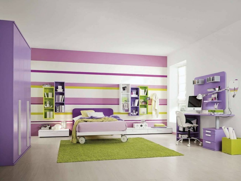 Фиолетовая стена в детской