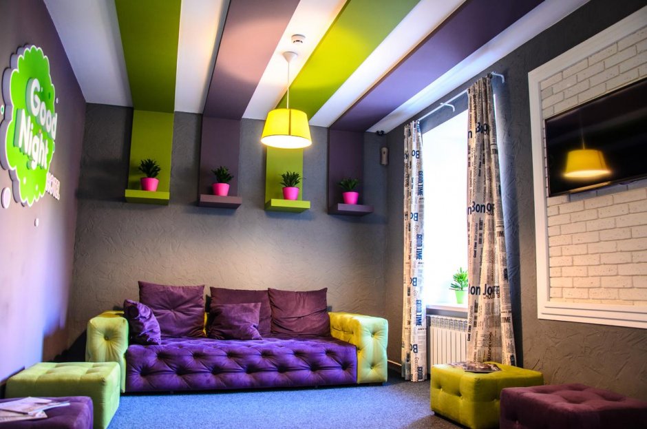 Зелено фиолетовая комната