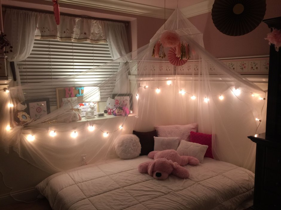 Гирлянда в спальне