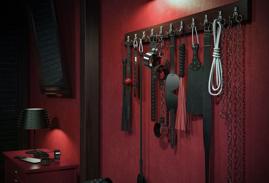 Красная комната с плетками