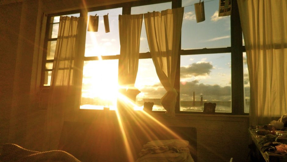 Солнечный свет в окно
