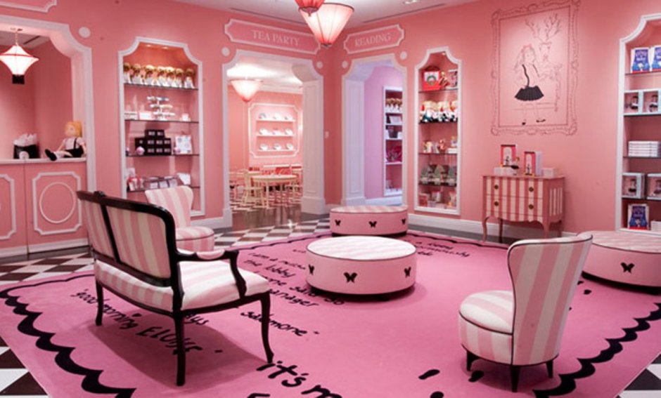 Розовый интерьер магазина