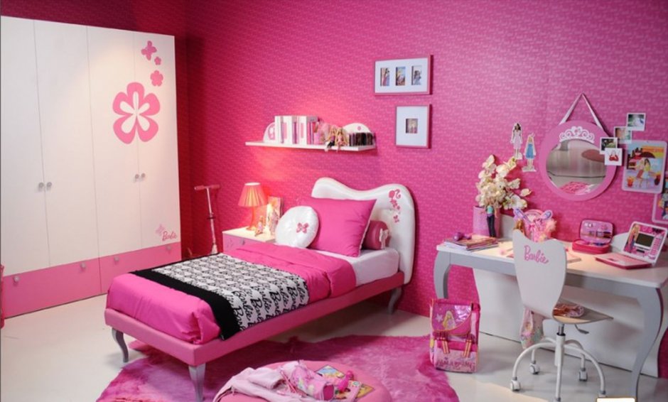 Комната в стиле Барби