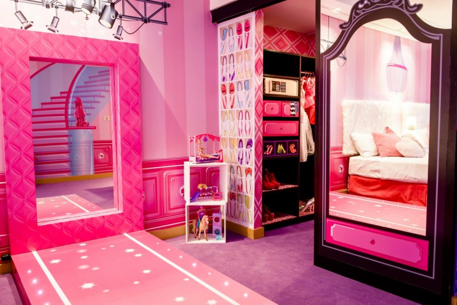 Интерьер комнаты в стиле Барби