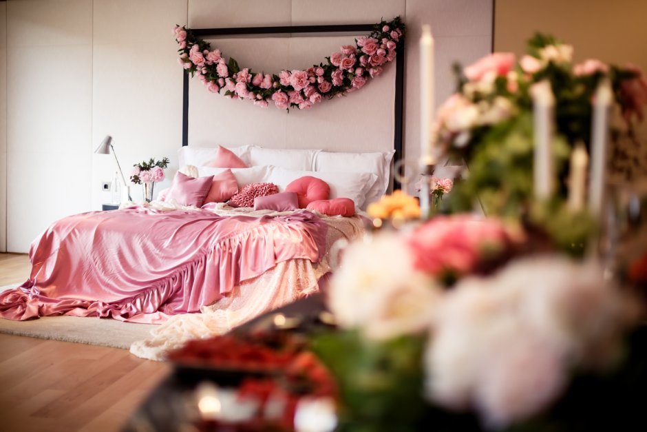 Украшение спальни цветами
