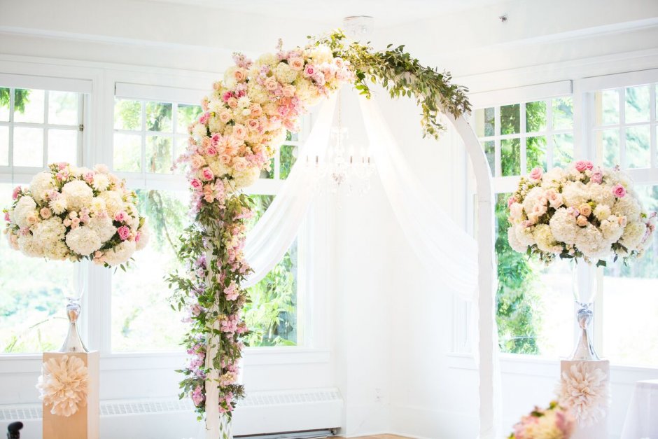 Свадебная комната в цветах