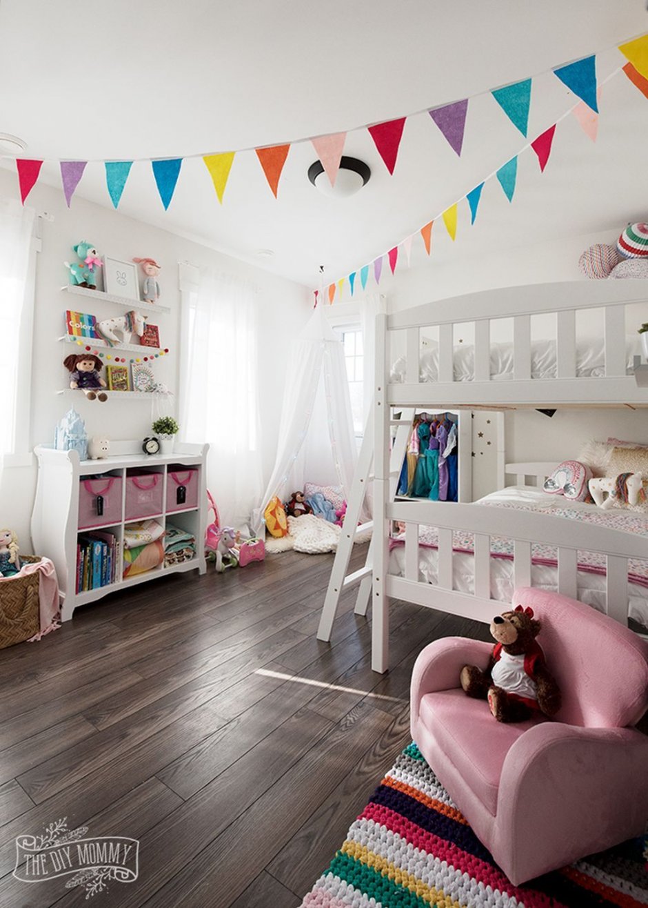 Радужная детская комната для девочки