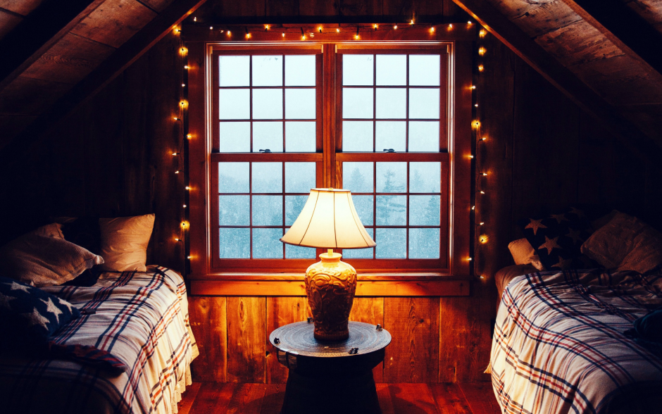 Уютная комната на чердаке