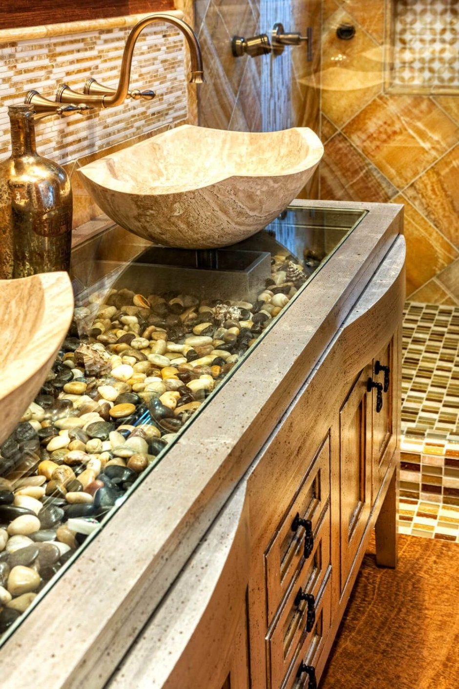 Морские камни в интерьере ванной