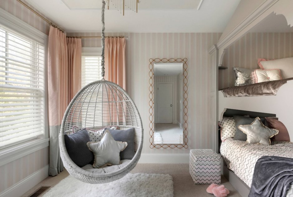 Комната для девушки в современном стиле с подвесным креслом