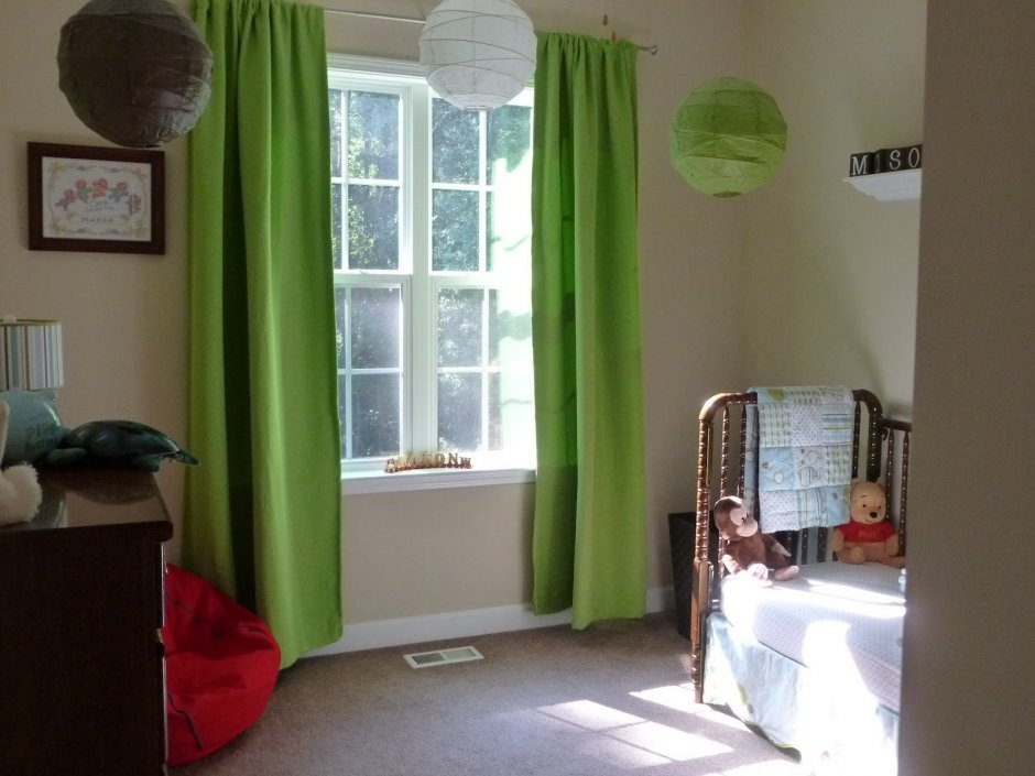 Зеленые шторы в детскую комнату