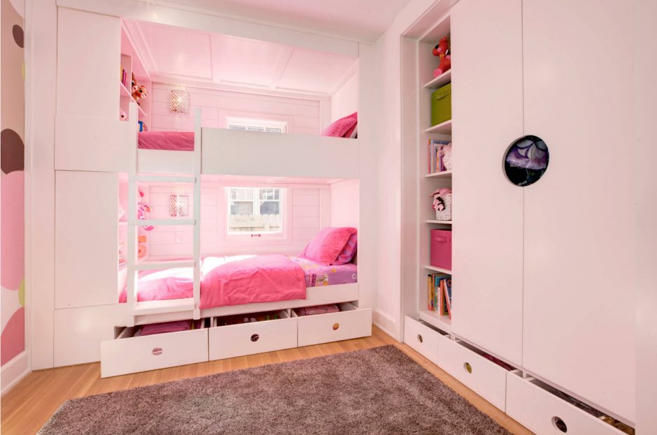 Кровати в детскую комнату для двоих девочек
