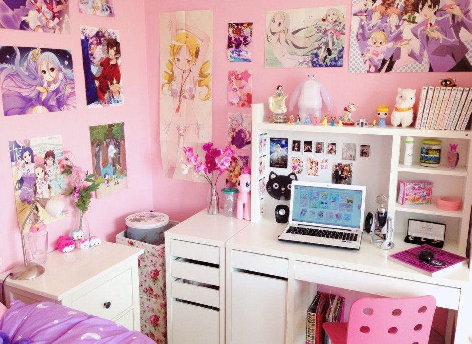 Комната анимешницы розовая