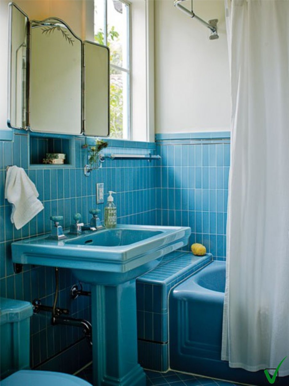 Интерьер ванной комнаты голубой