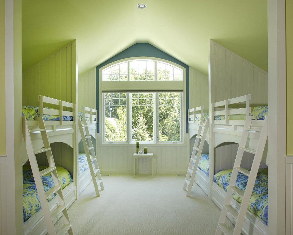 Интерьер детской комнаты с салатовым потолком