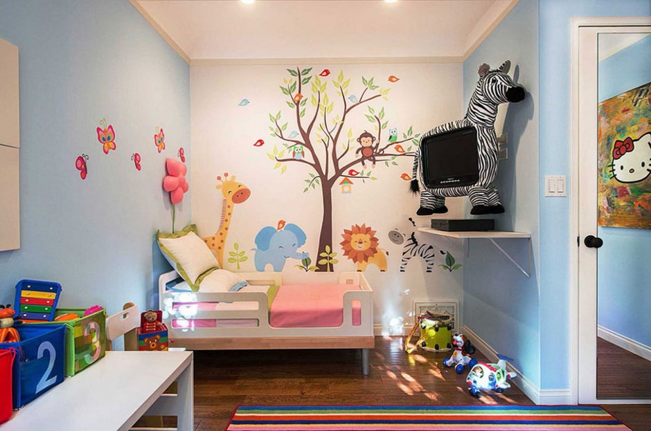 Декор стен в детской комнате