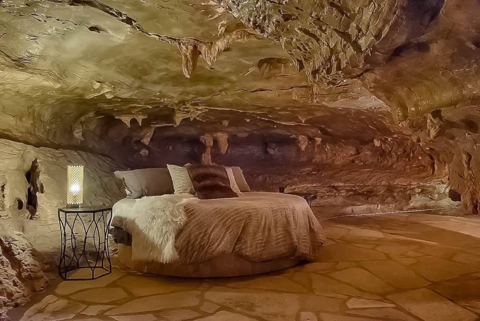 Комната в стиле пещеры