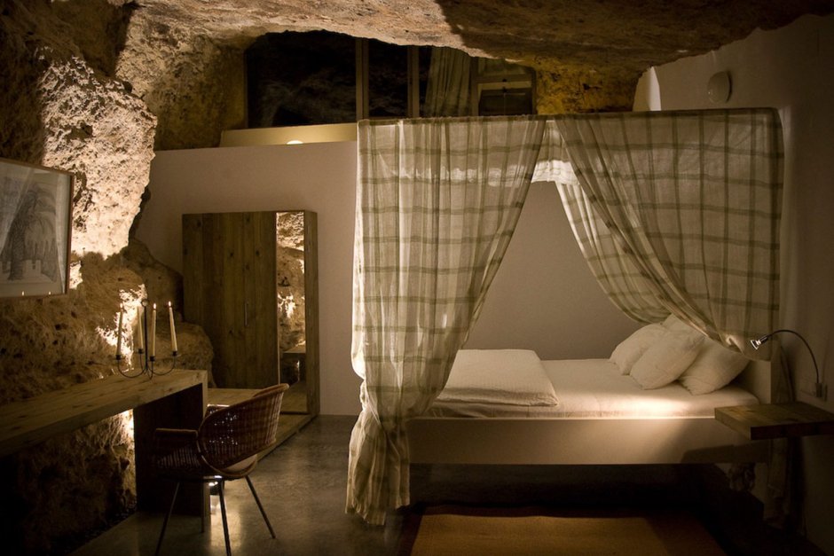 Спальня в стиле пещеры