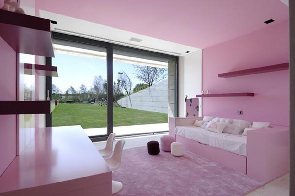 Комната для девочки подростка с панорамным окном