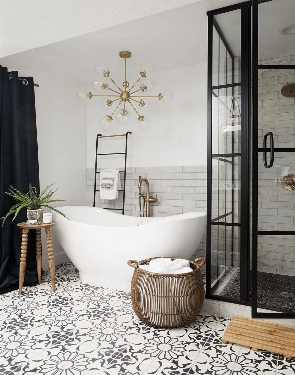 Ванная комната с душевой кабиной в скандинавском стиле