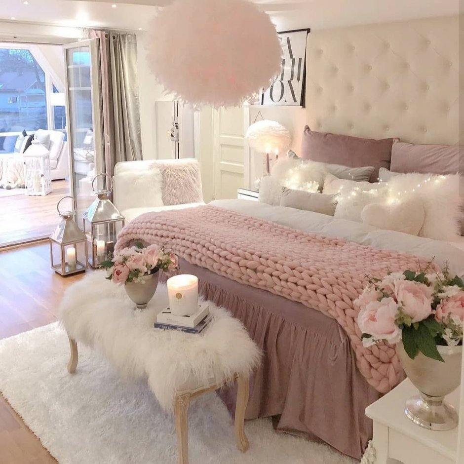 Красивая женская спальня