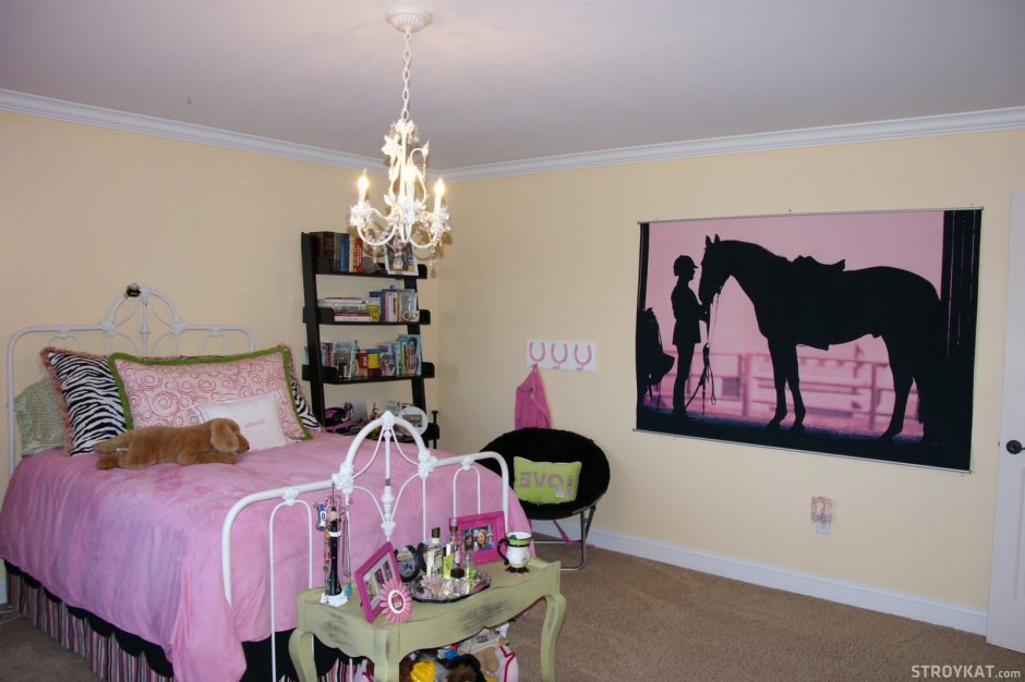 Комната для девочки подростка с лошадьми