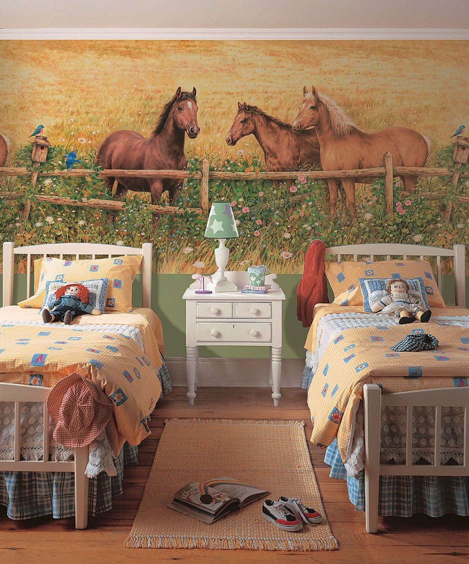 Интерьер комнаты с лошадьми