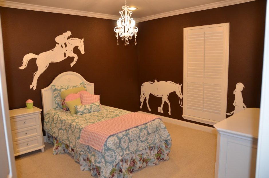Комната для девочки с лошадьми