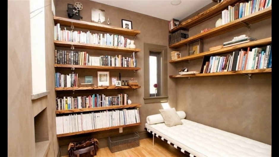 Книжные полки в маленькой квартире